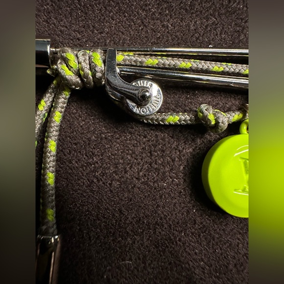 Louis Vuitton LV Cup Pin - Picture 5 of 6